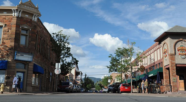 Rua com prédios em Flagstaff